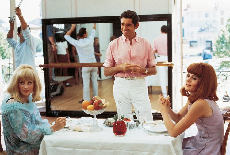 demyarchive's tweet photo. Jacques Demy on the set of The Young Girls of Rochefort (1967) https://t.co/4FqqqzvTuS