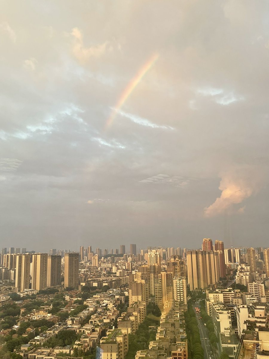 Jeremyji01's tweet photo. Rainbow and sunset https://t.co/RHOjNVPNR5