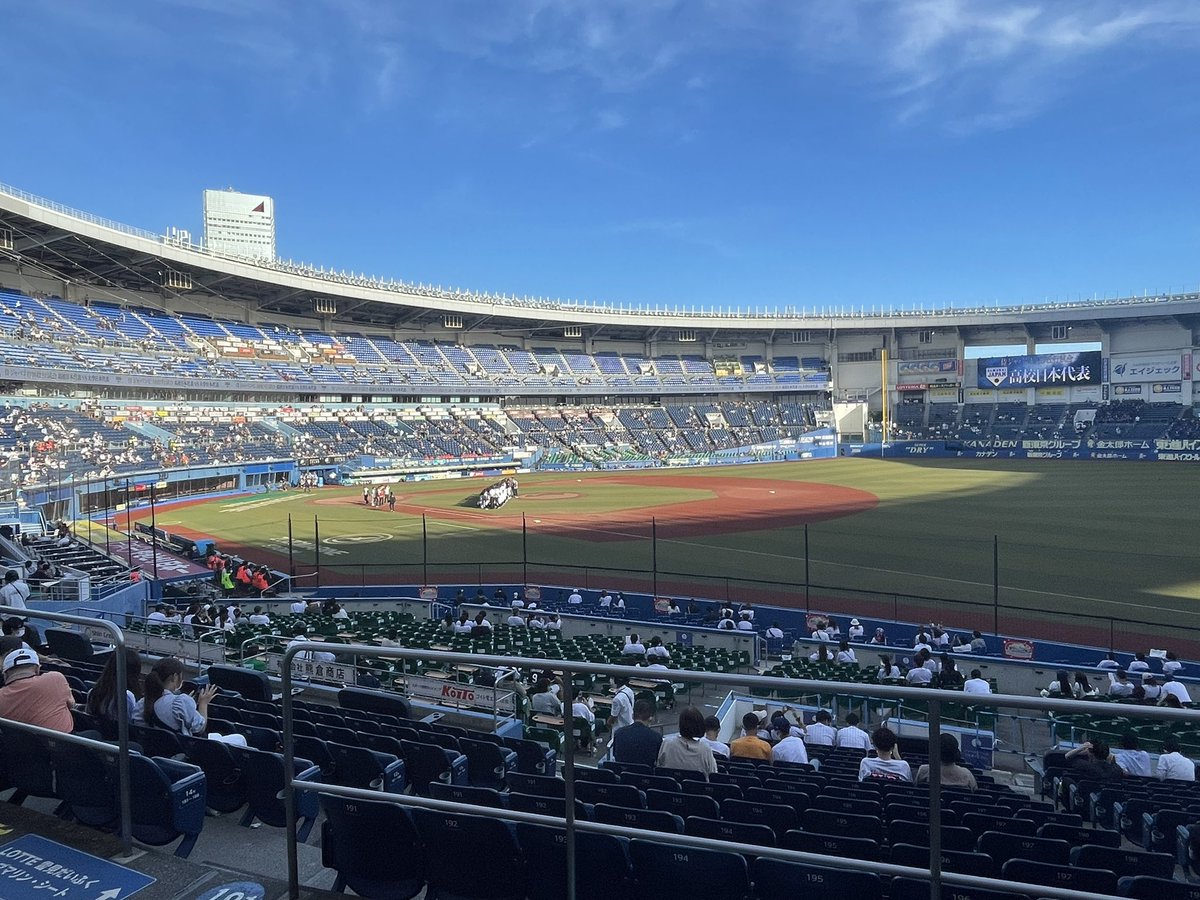 0902KOSHIENN's tweet photo. かっこいい！
#高校代表VS大学代表 https://t.co/scasxUiWlN