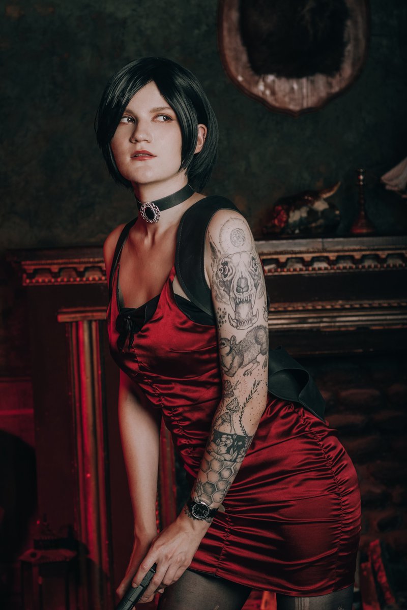 tot3ntanz's tweet photo. overly excited about Dead By Daylight Project W chapter! 
Since Ada is a featured character, here is my cosplay of her ❤️
(don't mind the tats)

ph: ferluci_photography

#adawong #adawongcosplay #residentevil2remake #re2remake #residentevilcosplay #dbdprojectw https://t.co/hCYXItEdf8