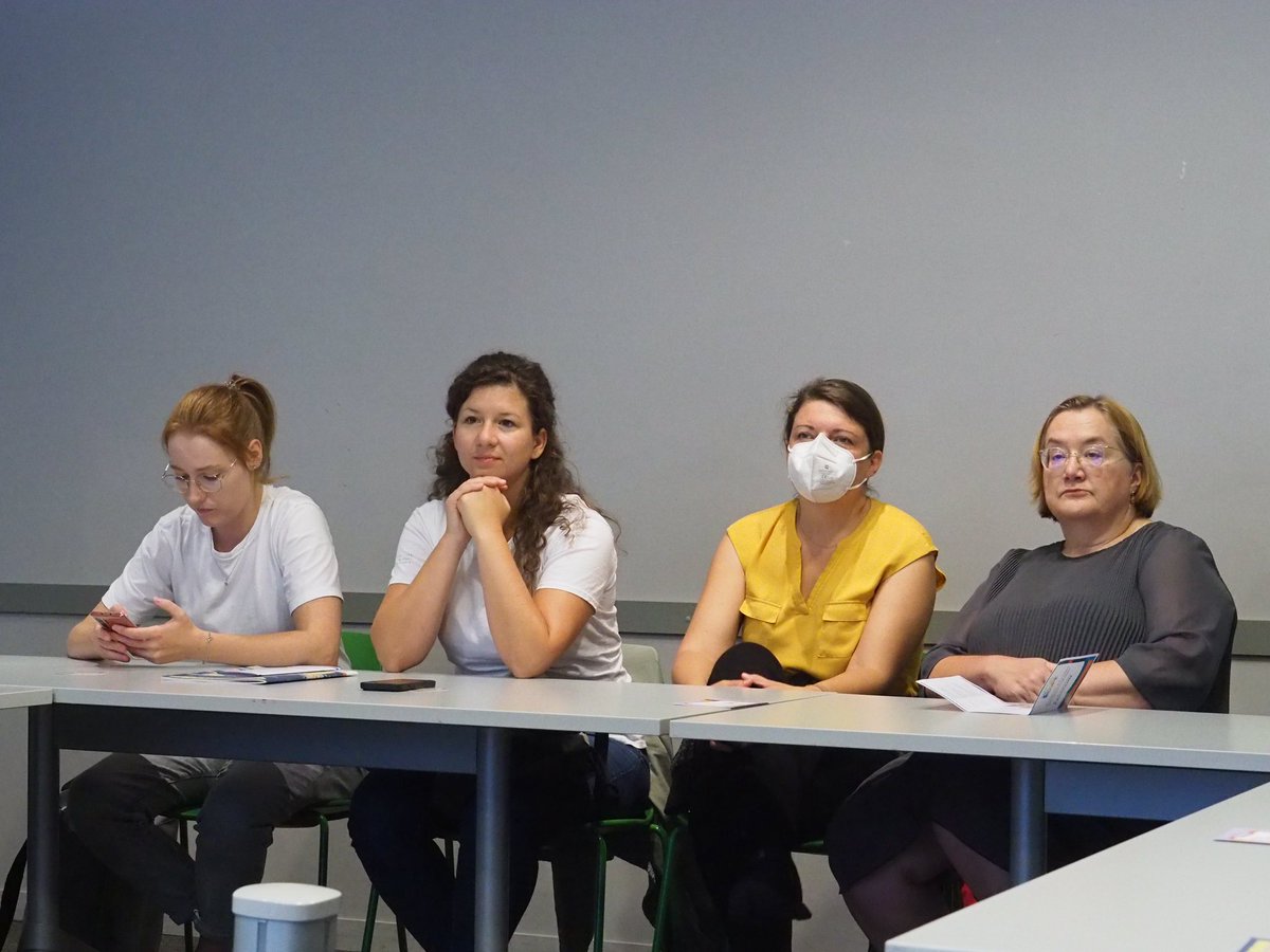 „#LifestylePolitics — man hat einen Einfluss durch den eigenen Lebensstil. Das ist auch eine Art von Partizipation.“ Unboxing Europe sprach gestern mit <a href="/LaurenMosan/">Lauren Mason</a>, <a href="/Klatschkora/">Olga Chládková</a> und @ClaraSophieCra1 <a href="/epc_eu/">European Policy Centre</a> über Teilhabe und Engagement in der EU. <a href="/MercatorDE/">Stiftung Mercator</a>, <a href="/vhsessen/">VHS Essen</a>, <a href="/EYY2022/">Our European Year of Youth</a>