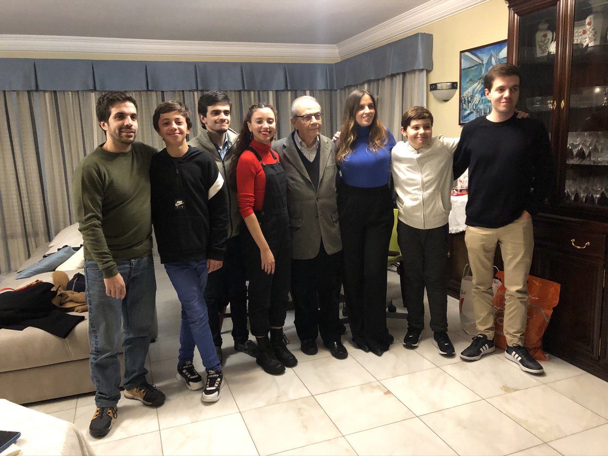 guimas_pt's tweet photo. Ontem passaste a ser mais uma estrela no nosso céu. Os teus netos e os teus filhos irão sempre recordar o que de bom nos deixaste. Descansa em paz Pai. https://t.co/Bz12a0D3VD