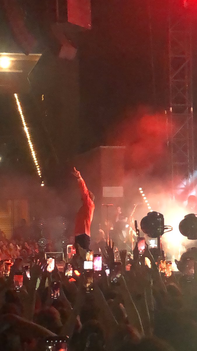 maryvoll2's tweet photo. già lo sapevo, ma oggi ne ho avuto la conferma… louis ci ama così tanto. “you need me and i need us” ❤️‍🩹#louistomlinsonroma #LT369 #LTWTRome https://t.co/gIHixhIGBa