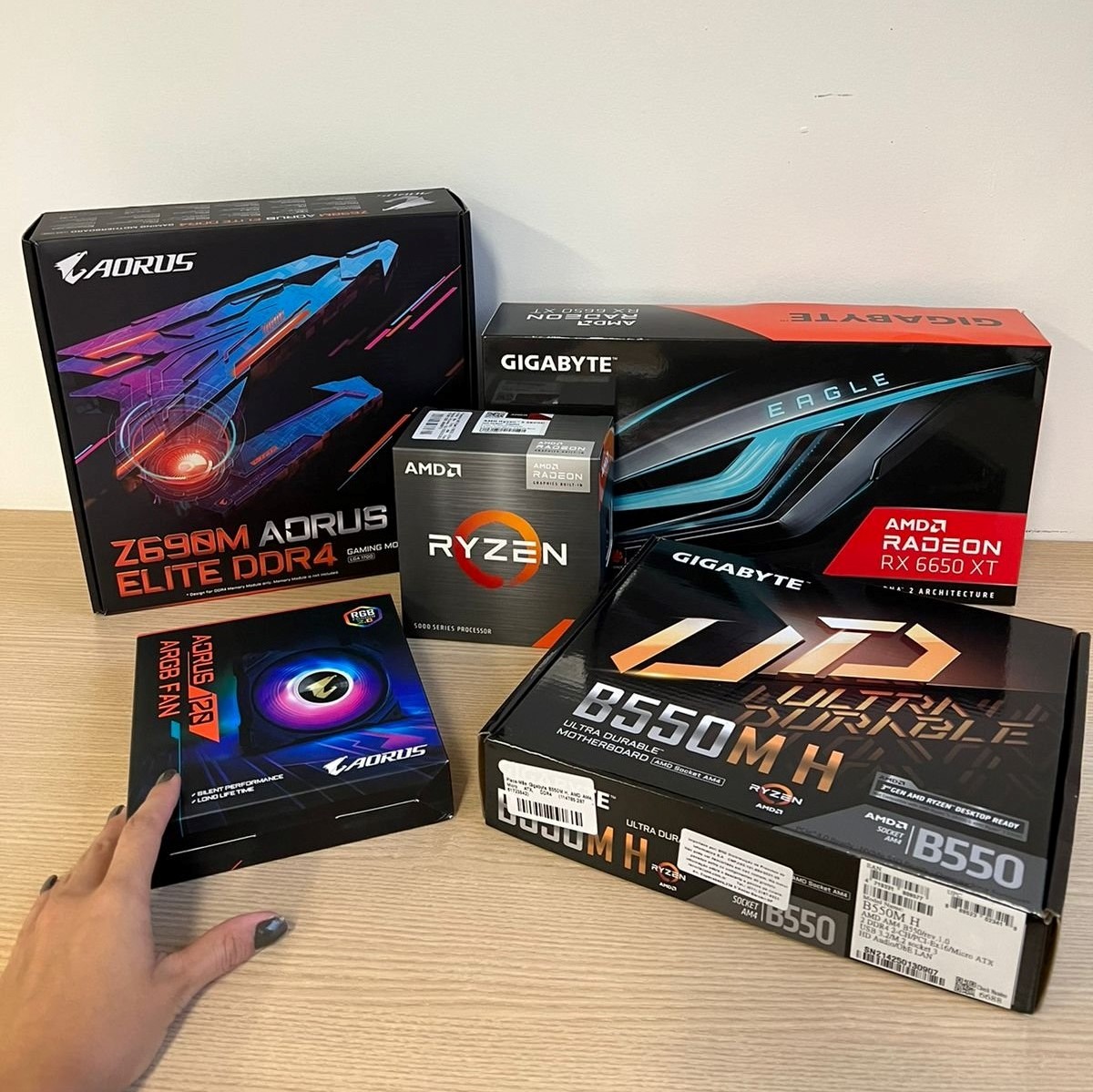 AORUS_ZA's tweet photo. Is it easy to guess which component does not fit this setup? π
#AORUS #GIGABYTE #PC #pcsetup #pccomponent #pccomponents #pcpart #pcparts #pcmr #pcmasterrace #pcgamer #pcgaming #gamer #gaming #videogames #RGB #TeamUpFightOn #intel #amd https://t.co/9LH32i3yfE