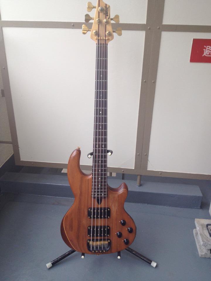horio_tadashi's tweet photo. 我が愛器。
8年前と今のお姿。
1990年製(恐らく)
#walbass https://t.co/MHHoi9NeaH
