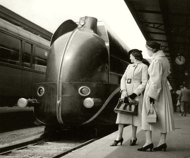 AntoinePrt's tweet photo. 31 août ... 1937
Création de la #SNCF, la Société Nationale des Chemin de fer Français, par convention entre l’État et les différentes compagnies privées de l'époque : Nord, Est, PO, Midi, PLM, les chemins de fer d'Alsace et de Lorraine et les chemins de fer de l’État.

🚂🚄🎂 https://t.co/iFqoWyR9Du
