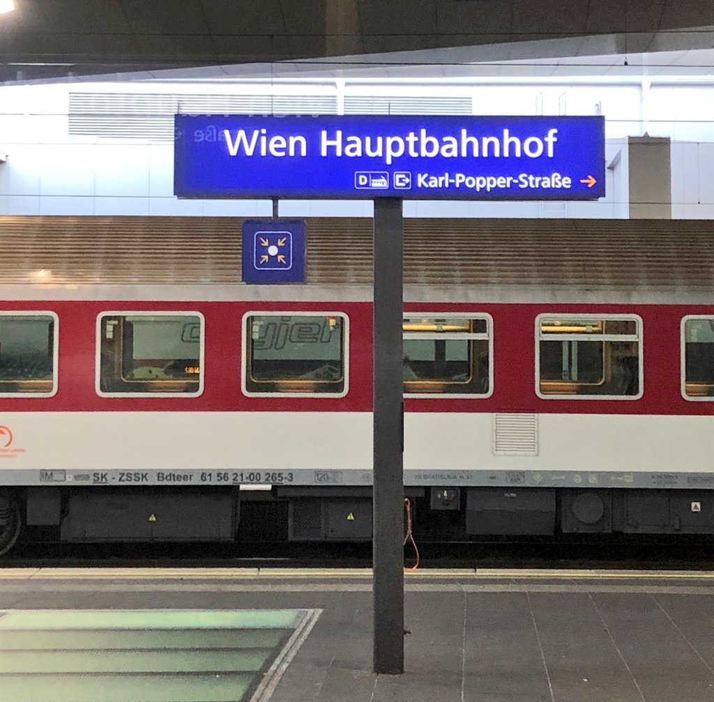 LTTsports's tweet photo. Hello @fbinside 👋 🇦🇹
🔊 We almost there 🎯 for the #FOFBC.
💬 Join us tomorrow the #panel where will share the latest league trends. https://t.co/aFlyYMEXKz