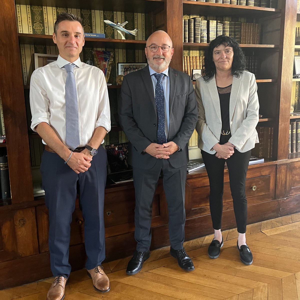 Échanges constructifs mardi 30 août entre Thierry BONNIER <a href="/Prefet11/">Préfet de l'Aude🇫🇷</a>, Sophie Bonnery Présidente <a href="/MsaGrandSud/">MSA Grand Sud</a> et Julien Le Cozannet Directeur, autour de positions communes sur l'importance du partenariat Etat - MSA pour nos territoires et nos adhérents. #ruralité #Aude