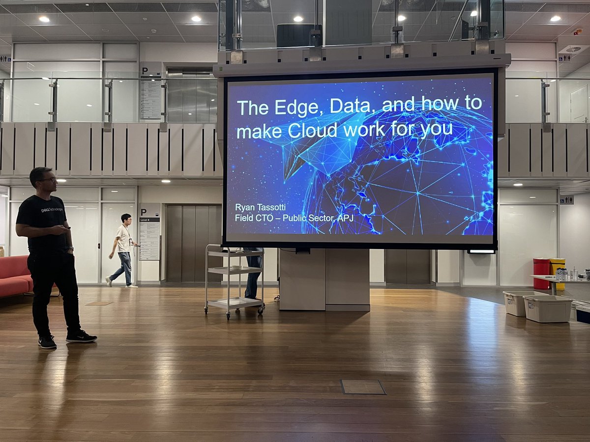 oneilv's tweet photo. First VMUG in Brisbane - fantastic presso by Dell Technology highlighting challenges of current day with edge devices #dell #VMUG #bne_vmug https://t.co/4Gf7bJIqvg