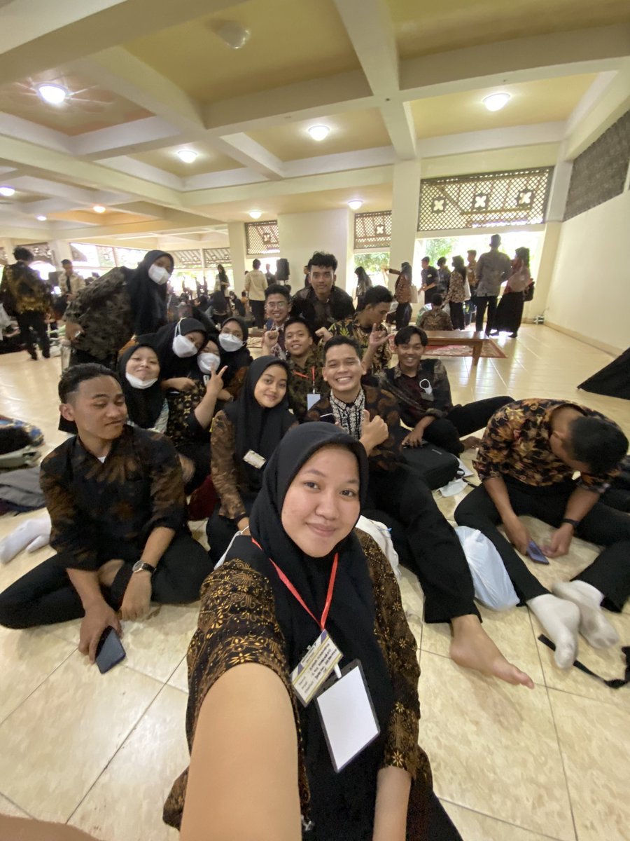 aevmmryn's tweet photo. will be a beautiful memory, and will not be repeated.😻
#Mataffisipolumy2022 #Adidaya #Muda #Mendunia #UMY #Ungguldanislami https://t.co/wbnqtnztRh