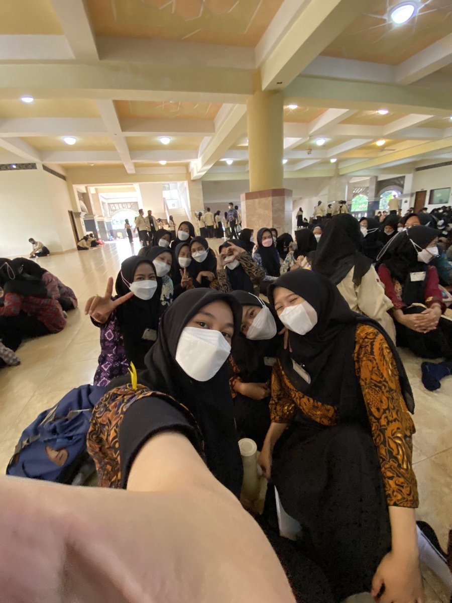 aevmmryn's tweet photo. will be a beautiful memory, and will not be repeated.😻
#Mataffisipolumy2022 #Adidaya #Muda #Mendunia #UMY #Ungguldanislami https://t.co/wbnqtnztRh