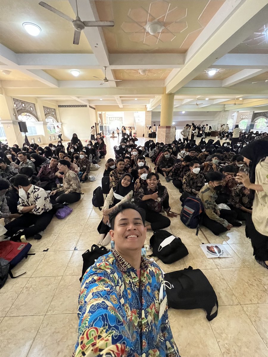 aevmmryn's tweet photo. will be a beautiful memory, and will not be repeated.😻
#Mataffisipolumy2022 #Adidaya #Muda #Mendunia #UMY #Ungguldanislami https://t.co/wbnqtnztRh