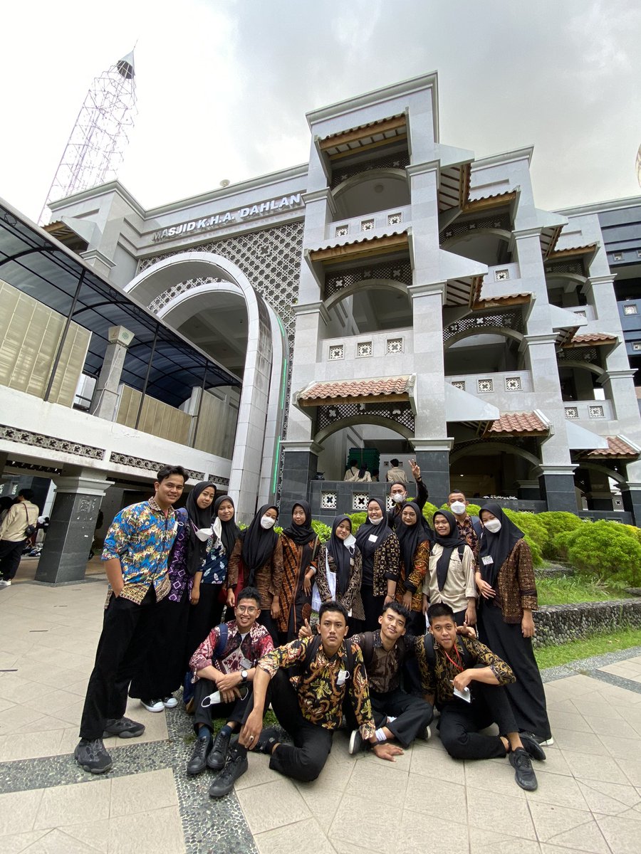 aevmmryn's tweet photo. will be a beautiful memory, and will not be repeated.😻
#Mataffisipolumy2022 #Adidaya #Muda #Mendunia #UMY #Ungguldanislami https://t.co/wbnqtnztRh