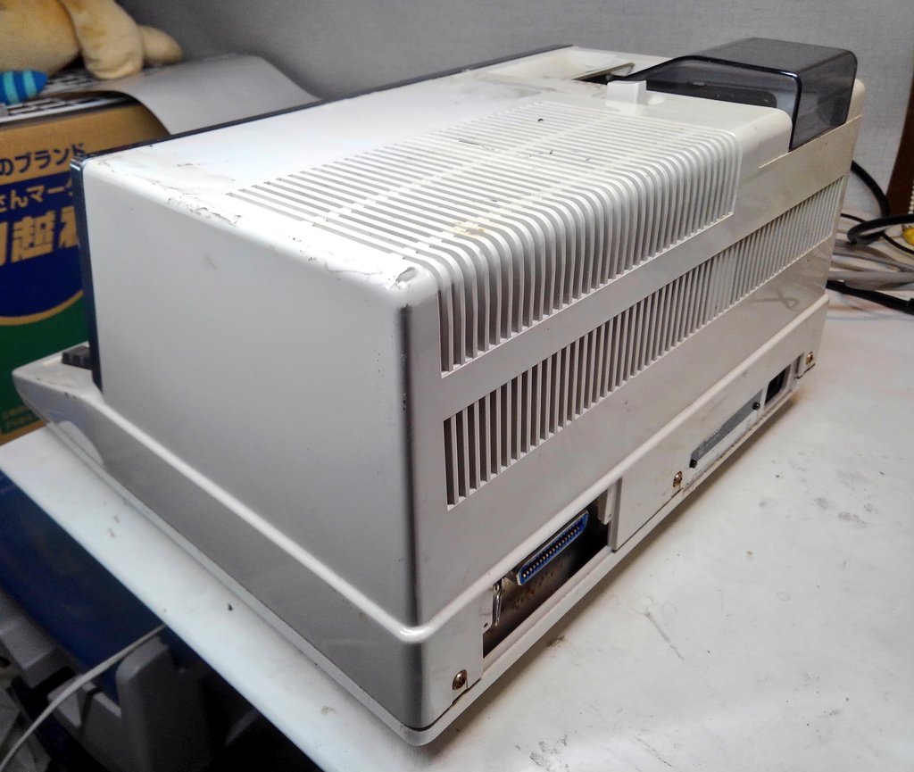 toshitada1973's tweet photo. これは・・・パソコン、じゃなくて電卓だよね・・・でかい、そして興味深い! よし、さっそく開けてみよう。
#PC3600 #COMPET https://t.co/PkgvUNQ8ZY