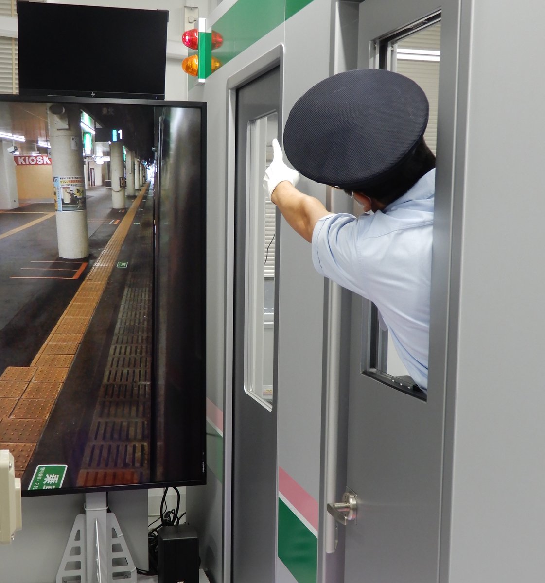 shinkansen_trip's tweet photo. ／
一ノ関で鉄道愛を叫んじゃお☆
＼

9月10・11日 in一ノ関運輸区
転車台に乗って回転、検修庫見学、運転士車掌のシミュレータ、クイズ対決

内容盛りだくさん☆

一ノ関運輸区を探検してみんなで鉄分補給しちゃお☆

詳しくはこちら↓
https://t.co/GFkEdbBWQP

#新幹線とりっぷ #一ノ関 #JR東日本 https://t.co/MHFECfy6qP