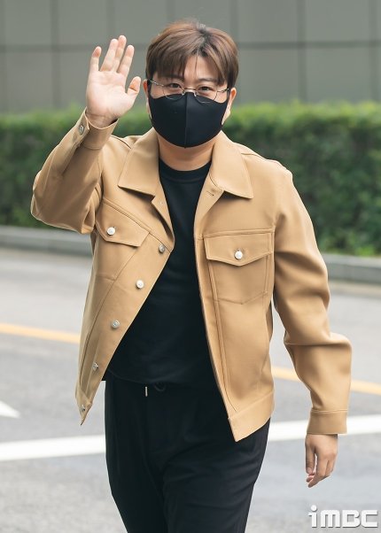 [포토] 김호중, '트바로티' 라스 출격! #김호중_한가위판타지아_9월9일방송
#김호중_SBS추석특집
#김호중_2ndClassicAlbumPanorama
#김호중 #kimhojoong 
#TVAROTTI #약속 #빛이나는사람
#주마등 #panorama 

(출처 : MBC연예 | 네이버 TV연예) naver.me/FmViKw9b