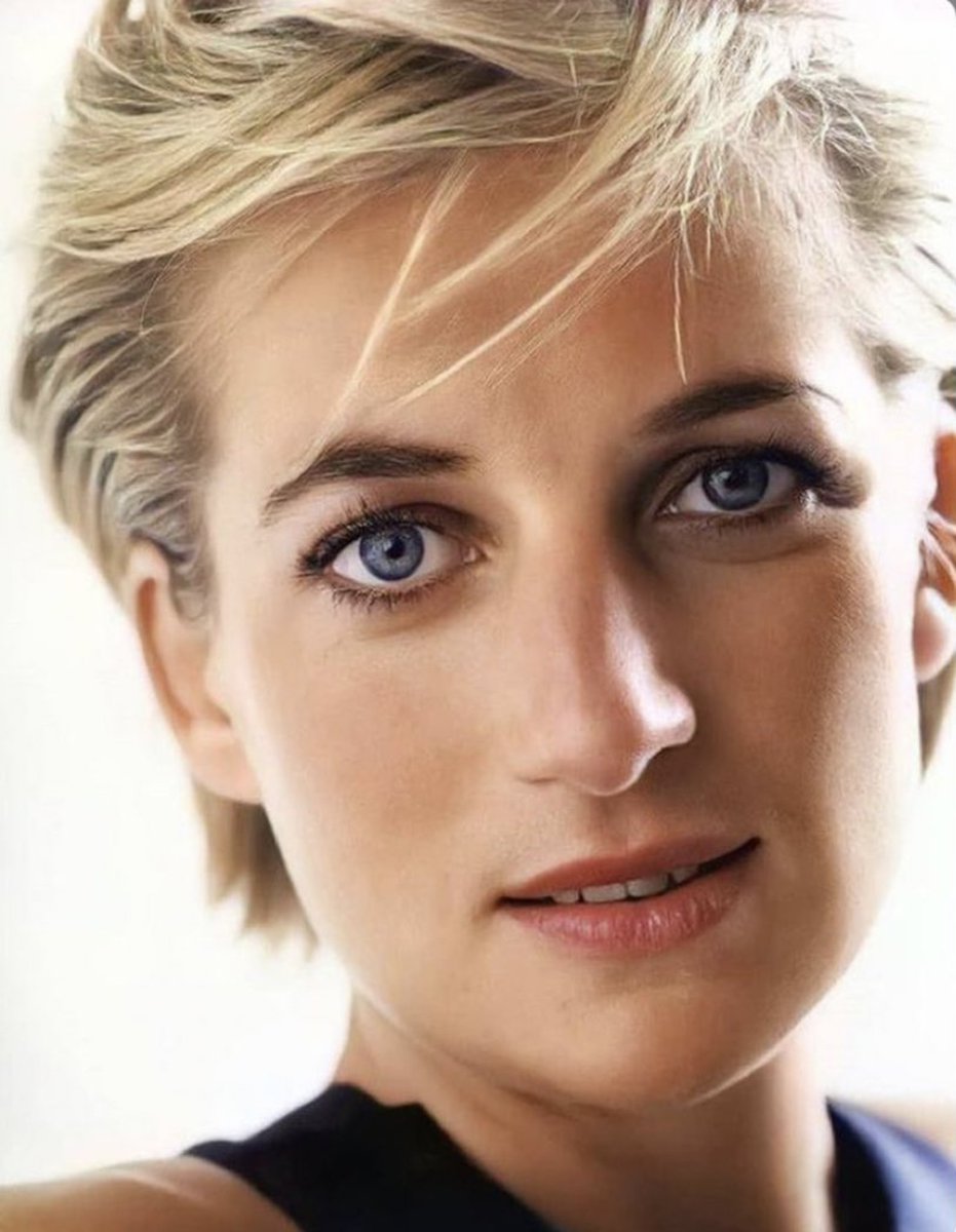 Today marks the 25th anniversary of the passing of Diana, Princess of Wales 🕊 Remembering Princess Diana 🌺