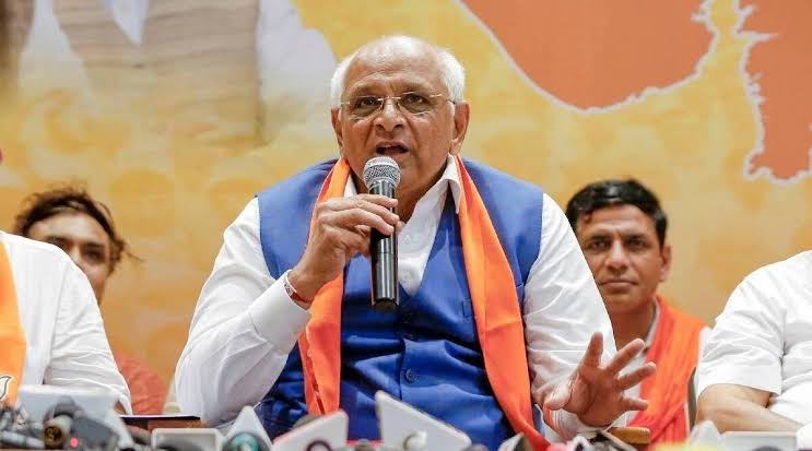 आदिवासियों पर लगातार अन्याय अत्याचार शोषण प्रशासनिक अधिकारियों द्वारा किया जा रहा है जब आदिवासी अपने हक अधिकार के लिए लड़ते है तो गुजरात राज्य के मुख्यमंत्री आदिवासियों को नक्सलवादी बना देते है

#आदिवासी #adivasibhil
#गुजरात_CM_आदिवासीओ_से_माफी_मांगे