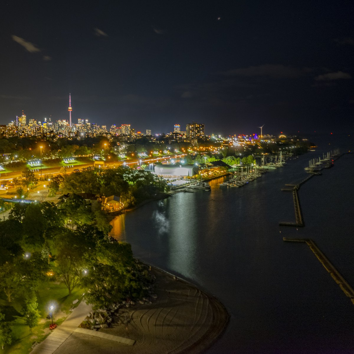 Walked along the lake looking for somewhere fun to fly. Hoped to be closer to the Ex, but YTZ is tricky. Still, I think I did ok.

#Toronto #LakeOntario #aerialphotography #droneoftheday #droneshots #aerial #dronelife #drones #dronephoto #dronephotography #torontolife #blogto