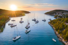 britishmarine's tweet photo. Borrow a boat celebrates significant summer bookings by taking over Southampton International Boat Show's Quarterdeck Bar, which will be renamed the Borrow A Boat Quarterdeck Bar &amp; Restaurant. 

Read more: https://t.co/aDzb47bz7t

#BMNews #LatestNews #BritishMarine https://t.co/uR8tqrgYvX