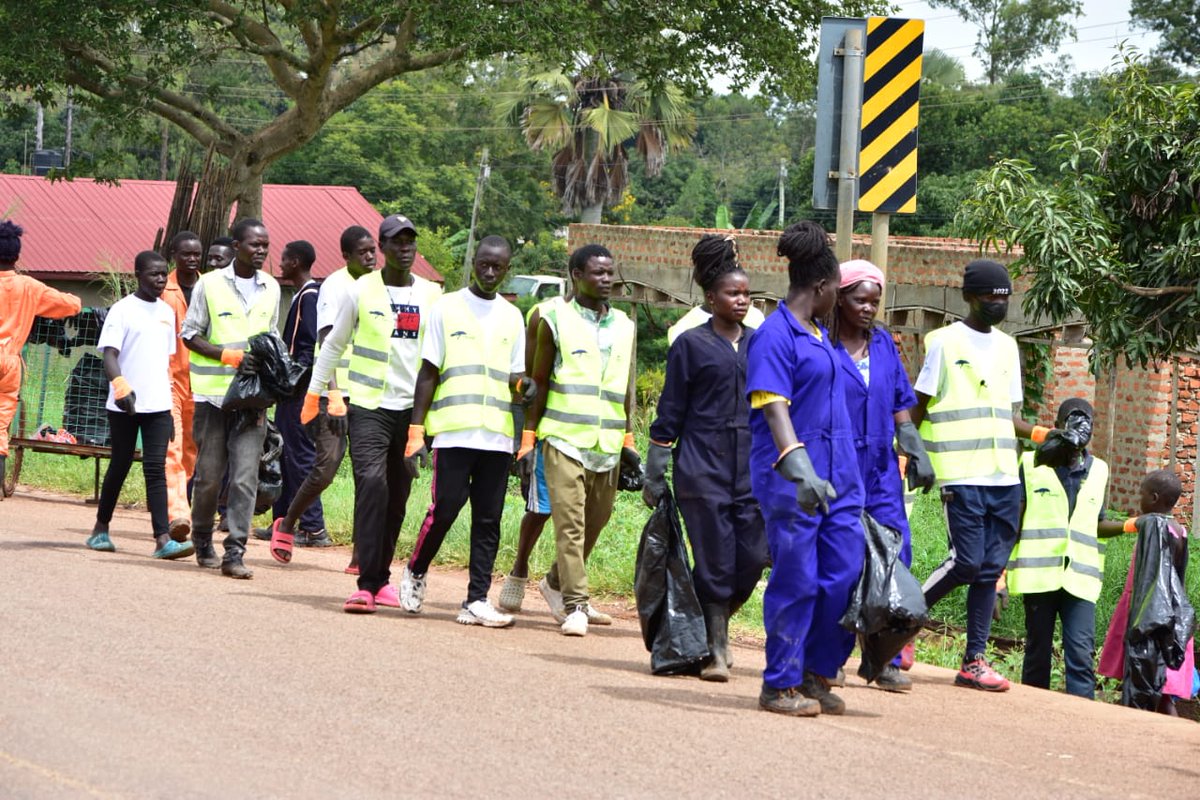 TakatakaPlastic's tweet photo. It’s not just about making our environment look good, it’s about keeping our planet and ourselves healthy!

We are so grateful for the incredible turnout at our last cleanup at Lacor Centre. It was heartwarming to see people come together for a common cause. 

#MakeGuluGreen https://t.co/Zk53g7syRj