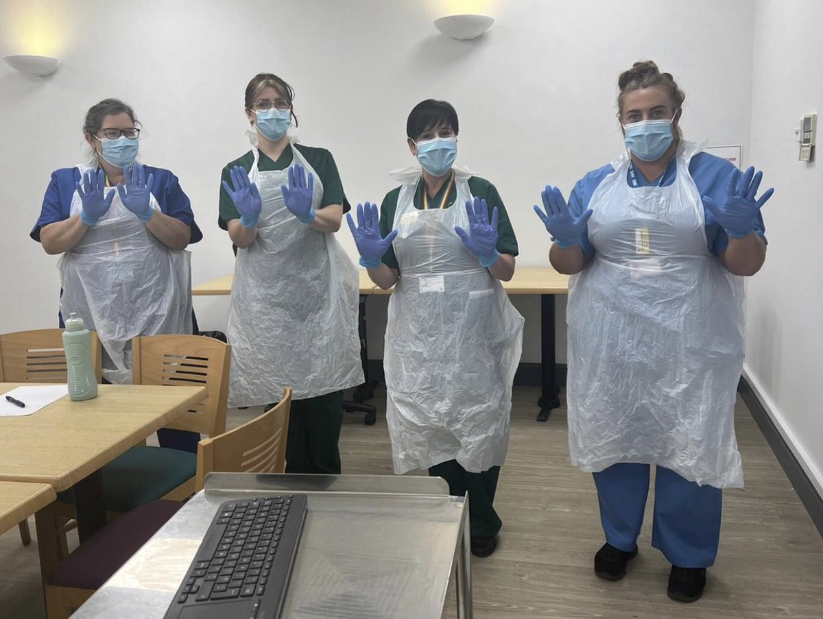 sianymarv's tweet photo. IP&amp;C training with poster paint! Great training from CNS Kim 🖐🏼🖐🏽 @NSTHywelDda  #handwashing #facetofacetraining #PPH #HywelDdanurses https://t.co/vvpSTYiA4I