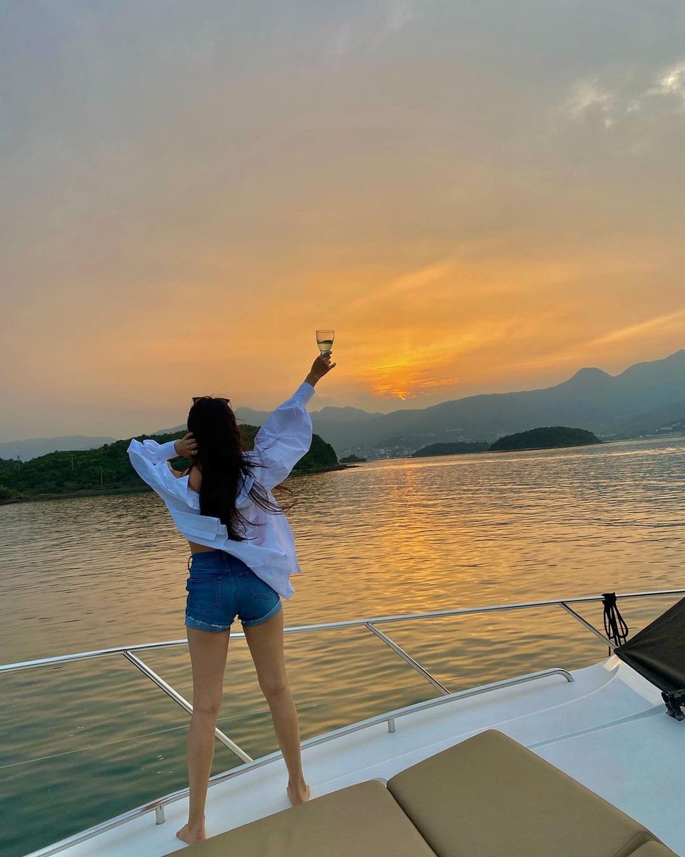 ChristyTan_'s tweet photo. The speed with which you deal with your emotions is the speed at which you move towards success 🤍
#lifetwt #Emotions #success #investing https://t.co/YlUXR1z3vL