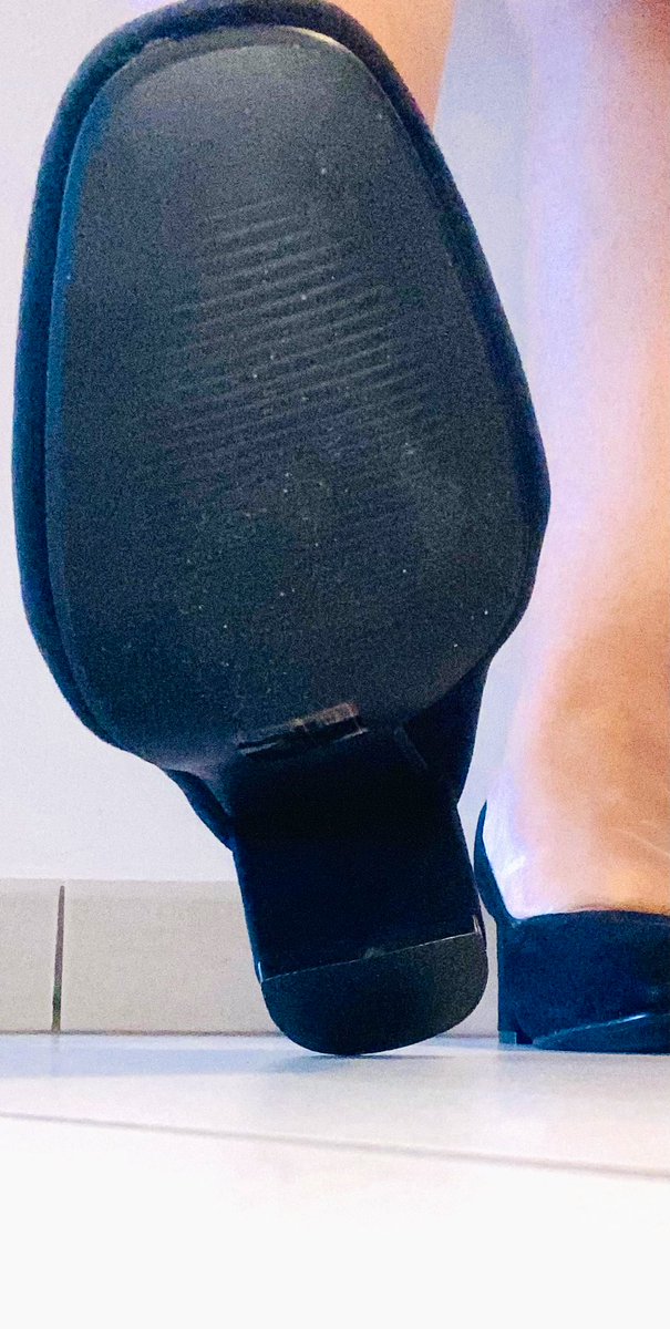 BlueJayIta's tweet photo. Ti schiaccio
#piedi #feet #feetpicsforsales #heels #wedges #shoeplay #dipping #dangling #clogs #stiletto #toes #spreadingtoes #solesfeet #tacchialti #levertiginidelfeticismo #feetwife #footaddict #footfetishnations #fuß #fuss #zeppe #spreadingtoes #toes #crush #trampling #美足 https://t.co/EX535HNaqR