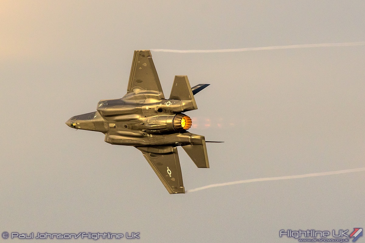 flightlineuk's tweet photo. AIRSHOW NEWS: @SanicoleAirshow hosts the European debut of the @F35demoteam - https://t.co/AjEp8fZMOX #sanicoleairshow #isa22 #airshows #airdisplays https://t.co/py0Pv4HqgU