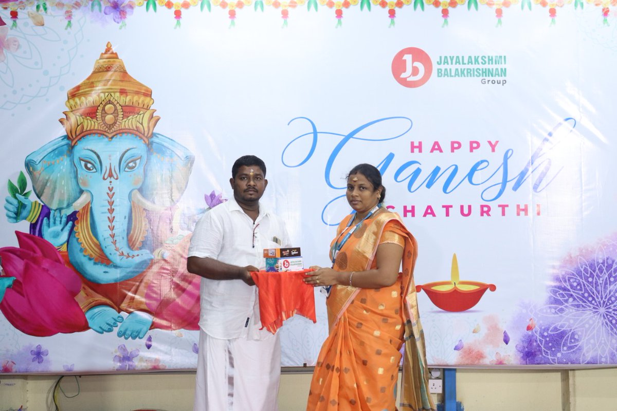 Fuehrer_fintech's tweet photo. Gift Distribution to our employees on occasion of Ganesh Chaturthi
#GaneshChaturthi2022 #fuehrerfintech #God
#Blessings #Ganesha #festivevibes https://t.co/Xphj9G3B9q