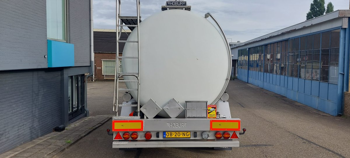Burgtrailers's tweet photo. Onderhoud ☑️
VLG keuring ☑️
24 jaar oude Hobur van het Zwitserse Hofer Tanktransporte AG kan weer veilig de weg op.

#transport
#wegtransport
#swiss
#oplegger
#apk https://t.co/Q3xbho6x9v