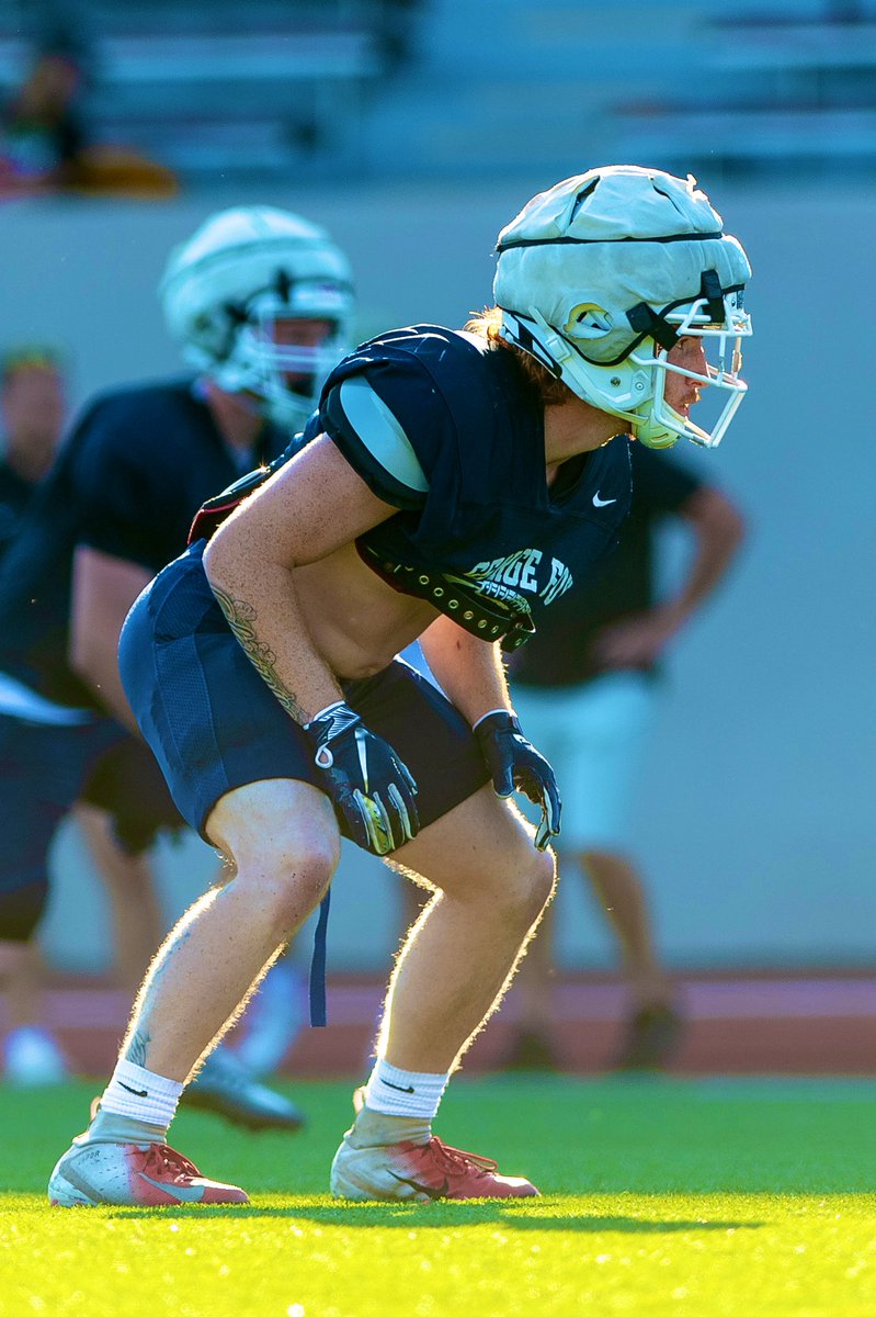 Jaden_h37's tweet photo. 11th year of playing ball, couldn’t be more blessed✝️ @UniontitanFB @GFUFootball @georgefox #TAPE #BLUECOLLAR #GODISTHEREALTRUTH https://t.co/sMFDU9cG11