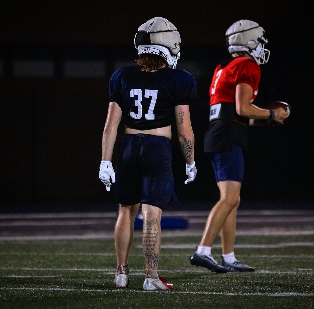 Jaden_h37's tweet photo. 11th year of playing ball, couldn’t be more blessed✝️ @UniontitanFB @GFUFootball @georgefox #TAPE #BLUECOLLAR #GODISTHEREALTRUTH https://t.co/sMFDU9cG11