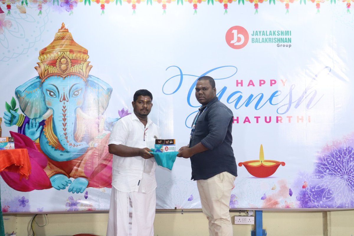 Fuehrer_fintech's tweet photo. Gift hampers given to our employees
#GaneshChaturthi #fuehrerfintech https://t.co/h4Q6U3fT7h