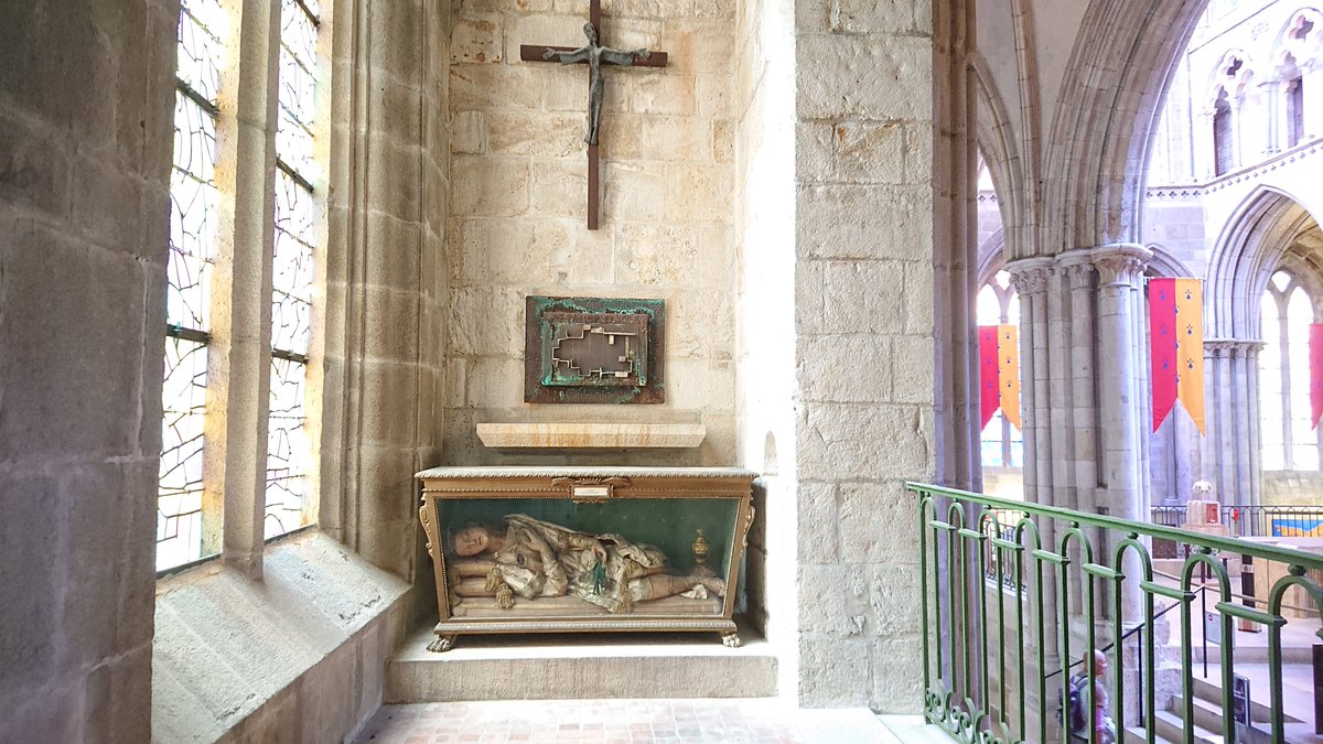 NunezBargueno's tweet photo. Finaly, 3) a few images that made me think of @TineV_Osselaer 's work on religious bodies. Could not find info about her, but will keep looking, her story is probably fascinating. A great reason to come back, next year 😉 https://t.co/VaNcPv4dSV