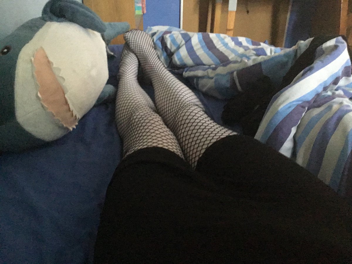 Do fishnets over t white tights look good? #femboy