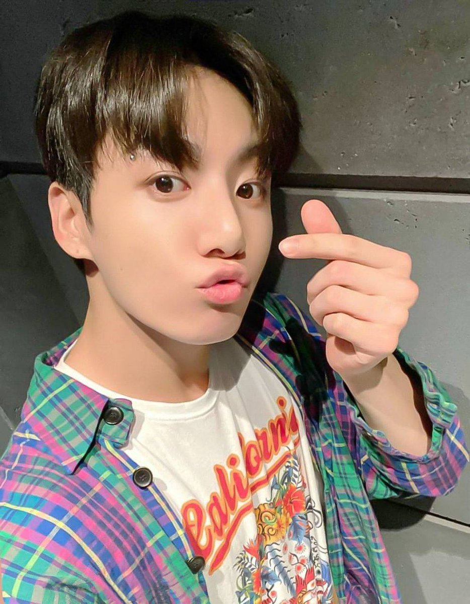 wfmkcsbjhd's tweet photo. تولد کوکیمونه🤩
۲۵ ساله شد🥲😁
تولدش مبارک😍💜
#HappyBirthdayJungkook
#HappyJungkookDay 
#HappyBirthdayJungkook https://t.co/zCXCYPKyrK
