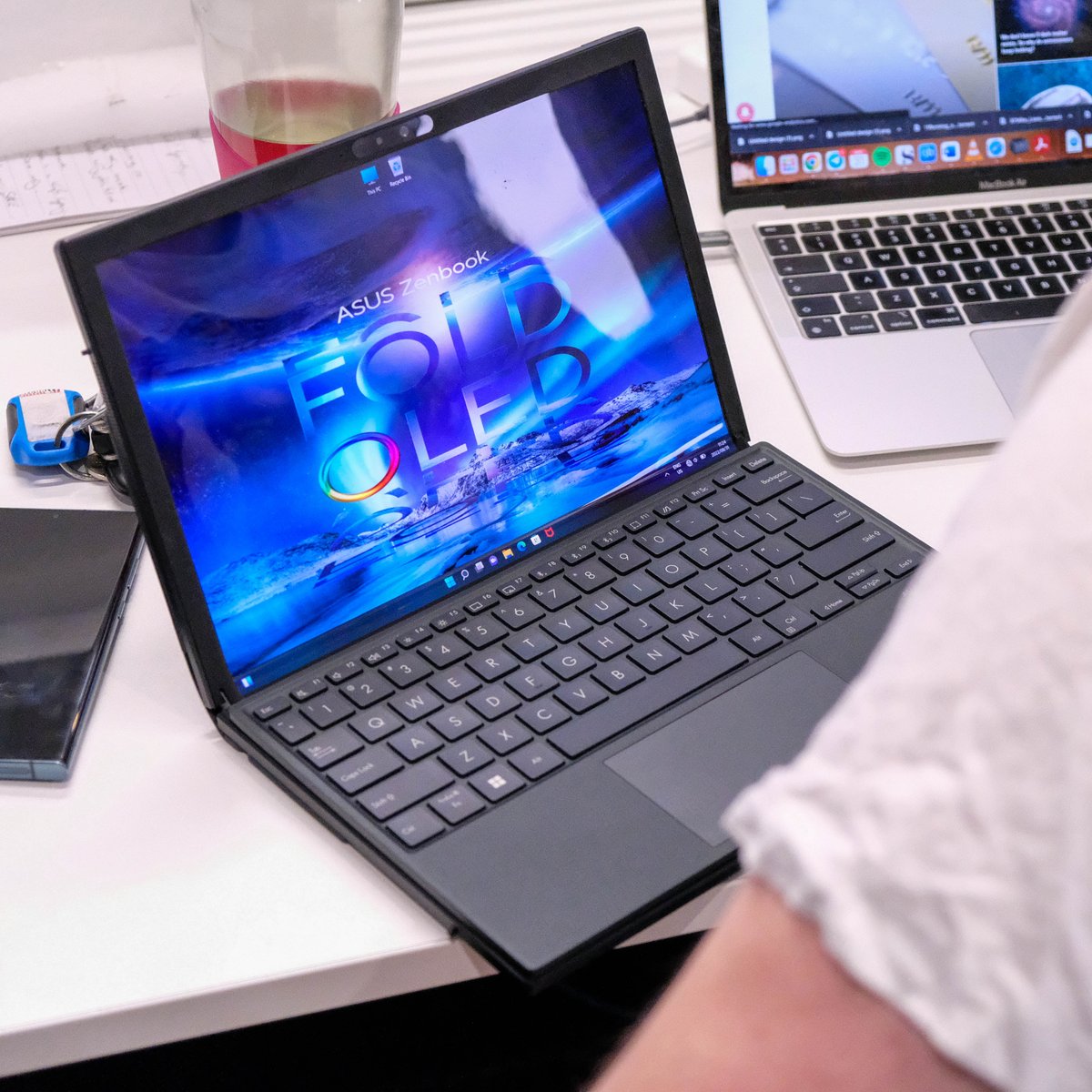 StuffSA's tweet photo. The @ASUS_za Zenbook 17 Fold OLED is in the building!
Look out for the First Look piece on https://t.co/DBofBYaMUj later today.
#Asus #Zenbook17Fold #OLED #FOLED #Zenbook https://t.co/kky9MtxhT7