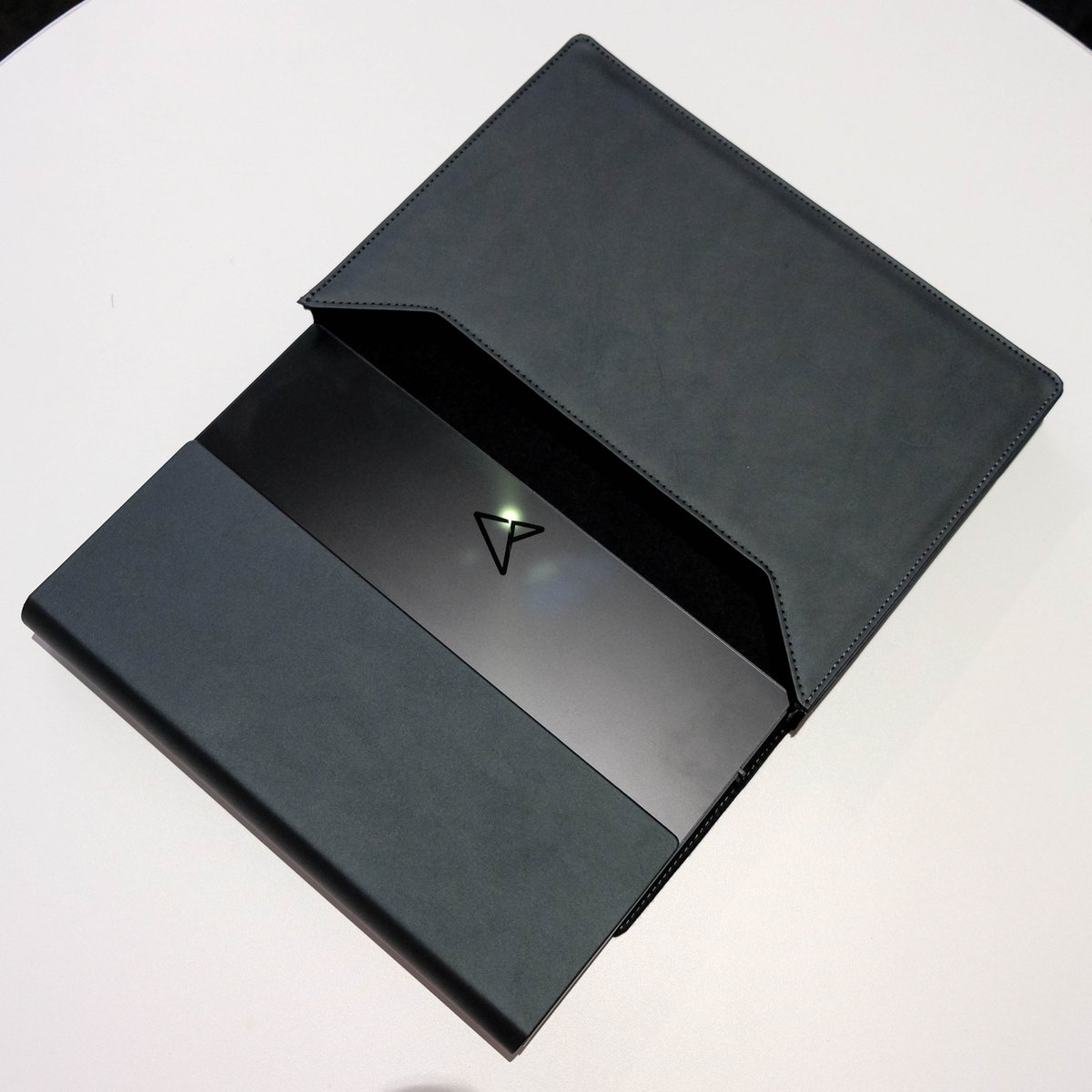 StuffSA's tweet photo. The @ASUS_za Zenbook 17 Fold OLED is in the building!
Look out for the First Look piece on https://t.co/DBofBYaMUj later today.
#Asus #Zenbook17Fold #OLED #FOLED #Zenbook https://t.co/kky9MtxhT7