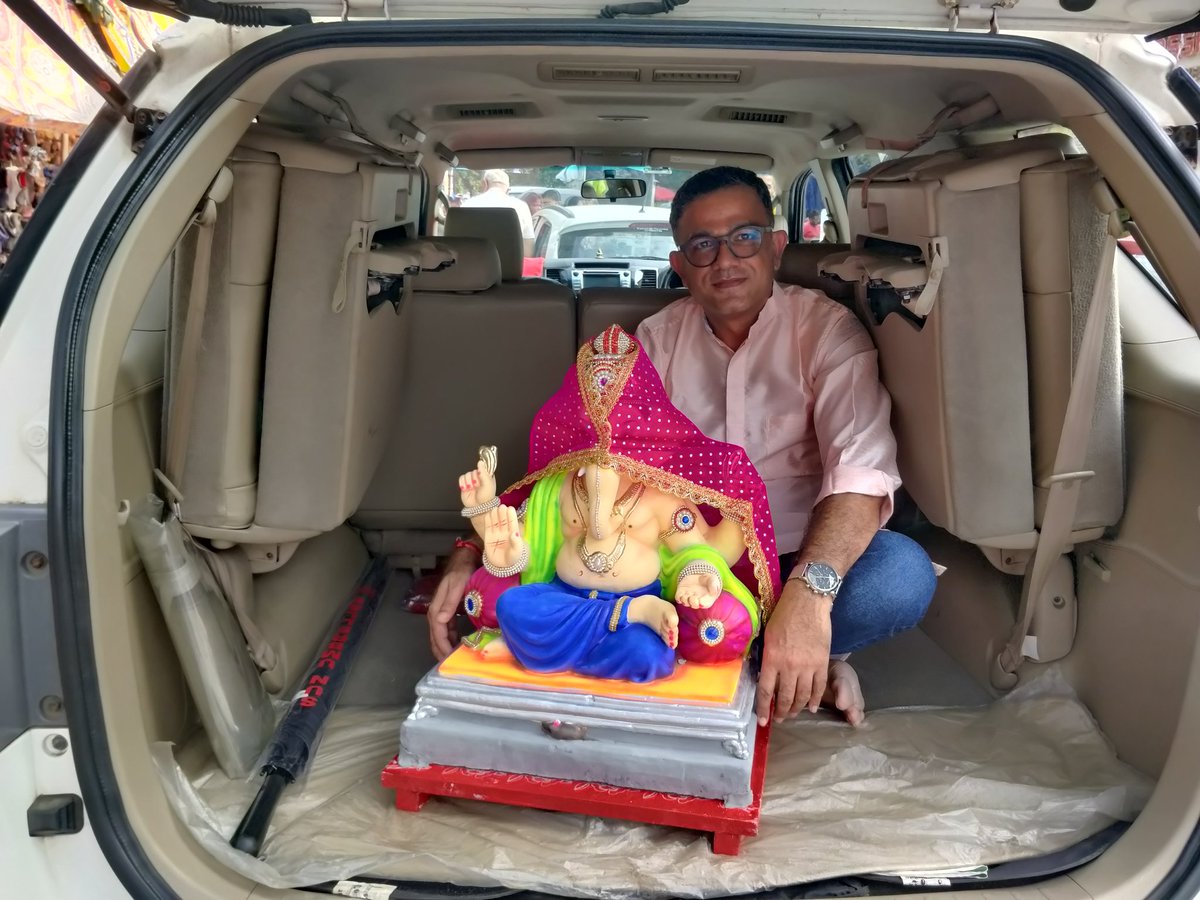 Life63moons1's tweet photo. #Ganesh stapana at Our office.
#GaneshChaturthi is the occassion to bring people together and share the joy, happiness, festivities.

#बाप्पा_मोरया https://t.co/w57B3qo3ob