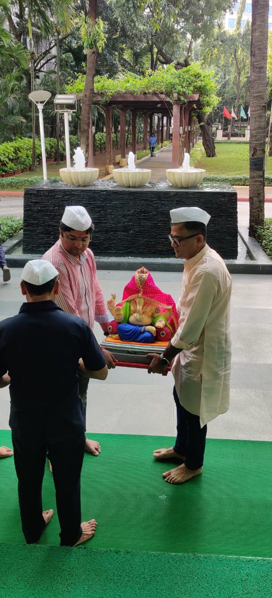 Life63moons1's tweet photo. #Ganesh stapana at Our office.
#GaneshChaturthi is the occassion to bring people together and share the joy, happiness, festivities.

#बाप्पा_मोरया https://t.co/w57B3qo3ob