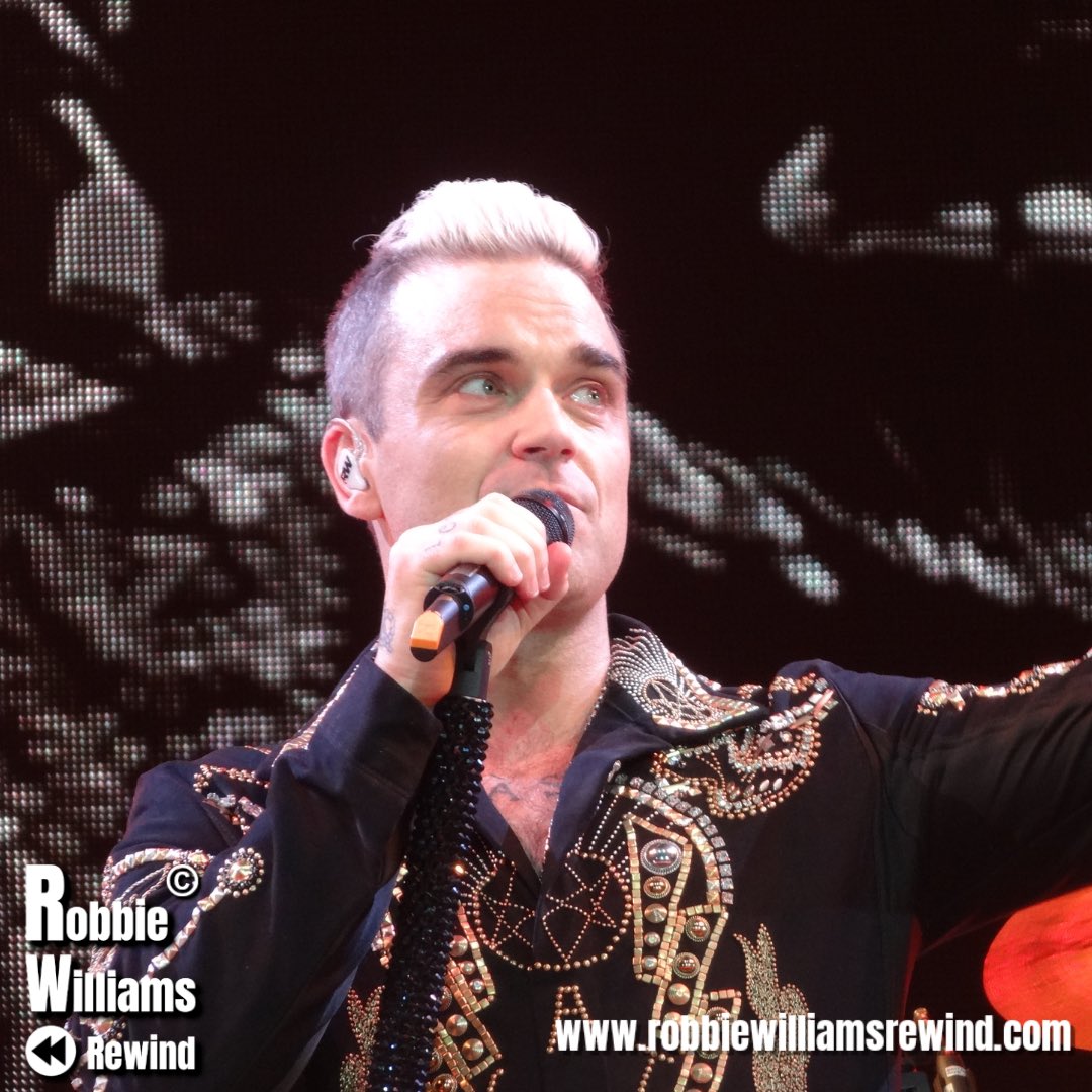 rewindrobbie's tweet photo. New Ep out now! We rewind back to the Let Me Entertain You Tour with @kellythurstonRW &amp; @knellchild who had a surprise end to their trip! We discuss @robbiewilliams collaborations from 2014-2019 with @Avicii @EmmaBunton @bobsinclar &amp; more! #RobbieWilliams https://t.co/xcHjOLnAx2 https://t.co/0yoly6RBgv