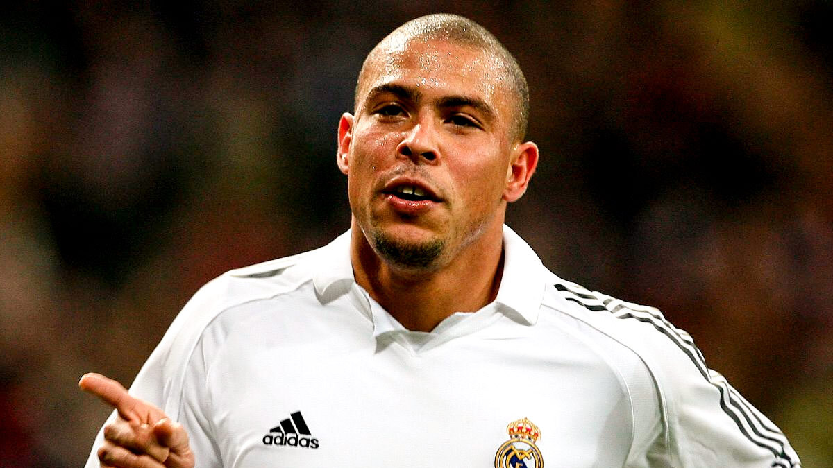 realmadrid's tweet photo. 💫 Se cumplen 20 años del fichaje de @Ronaldo.
#RealFootball https://t.co/Fu2C0sTwlD