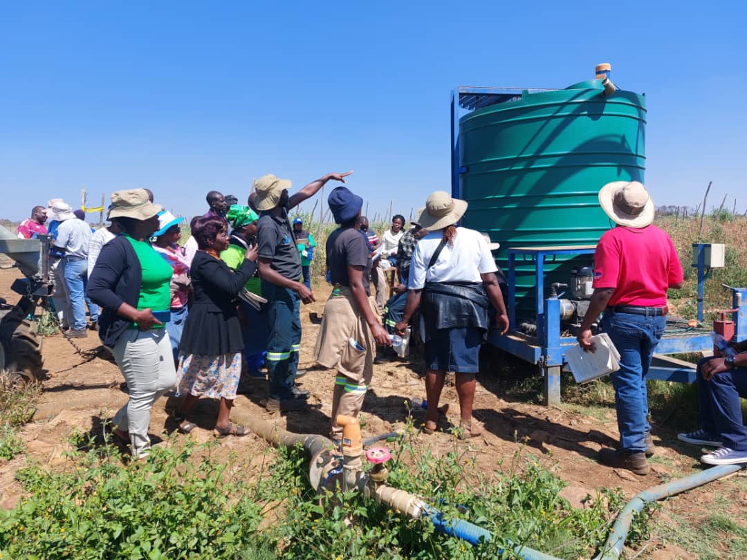 sirpzim's tweet photo. #trainingforsustainability
50 Agricultural Extension Officers from SIRP projects were trained on operation, maintenance and management of Irrigation schemes. with participants  drawn from Masvingo, Manicaland,Midlands and Mat South. The field visit for practicals was done at https://t.co/PUul14hXvo
