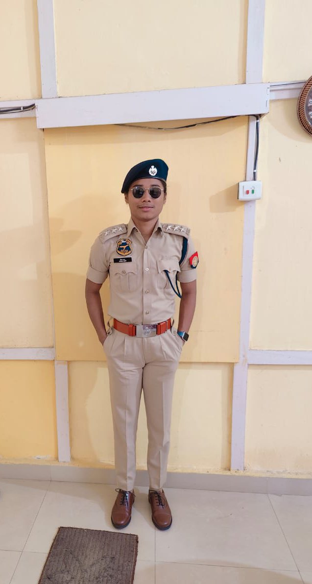 HimaDas8's tweet photo. Proud to wear this uniform and fortunate enough to serve for my state and my country on two fields. 👮🏻🏃🏻‍♀️

#IndianPolice #ProudToServe #Unifrom #IndiasPride #IndianAthlete https://t.co/KAp1Z6JfJk