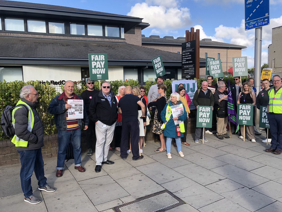 NUJEastYorks's tweet image. This is the scene on the picket line at the Hull Daily Mail this morning as NUJ members at Reach titles take strike action. The NUJ East Yorkshire Branch supports the action and sends best wishes to all members involved. You can find out more here: 

nuj.org.uk/resource/reach…