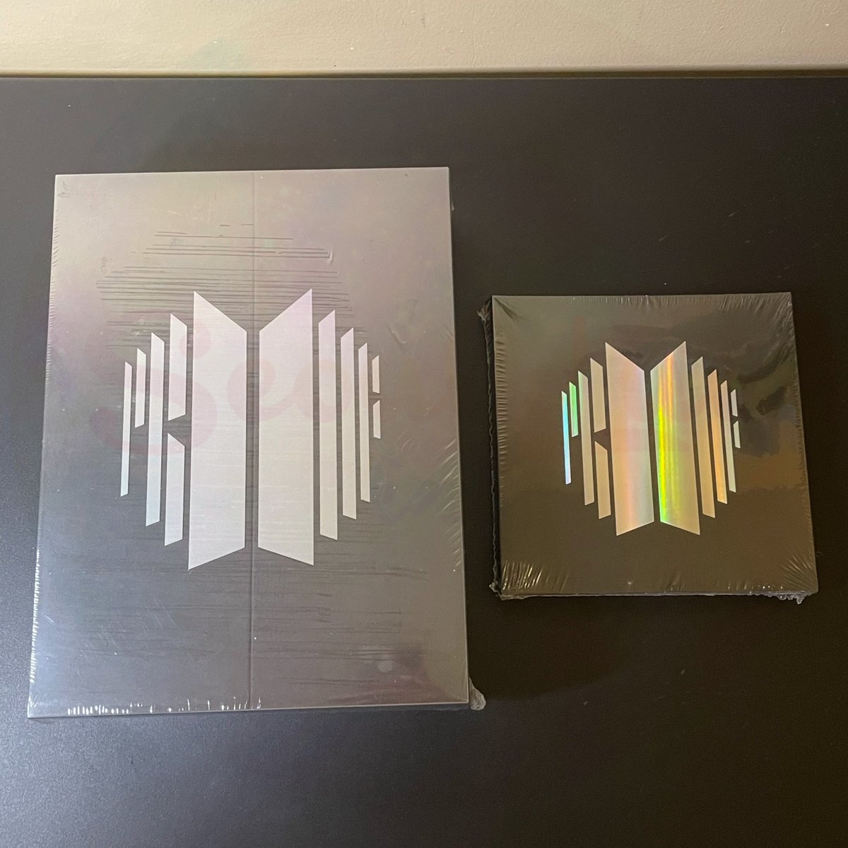 seoulinluv_ph's tweet photo. #SiLPHOnHand 🍓 WTS LFB PH

🔖 BTS ALBUM PROOF SET with POSTER
- ₱3500 + LSF
- SEALED
- NO SPECIAL GIFT

📌 PRIO PAYO (3 DAYS RESERVATION OK)
📌 GGX, SDD

📥 DM TO ORDER (PLS INDICATE IF PAYO OR NOT) https://t.co/MrXbuXmCmD