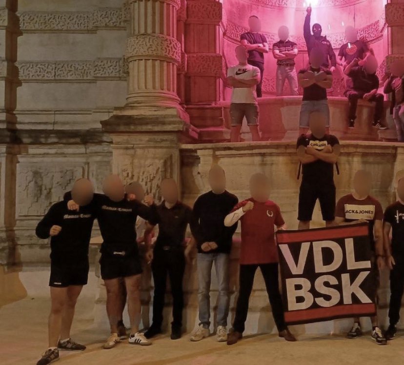 Cortège nazi en plein centre ville de Besançon. 

Saluts hitleriens, Slogans nationaux-socialistes , musiques militaires allemandes … 

<a href="/Anne_Vignot/">Anne Vignot</a> allez-vous réagir ? Quand est-ce que le bar « Shake Pint » où convergent les néonazis fera l’objet d’une fermeture ?