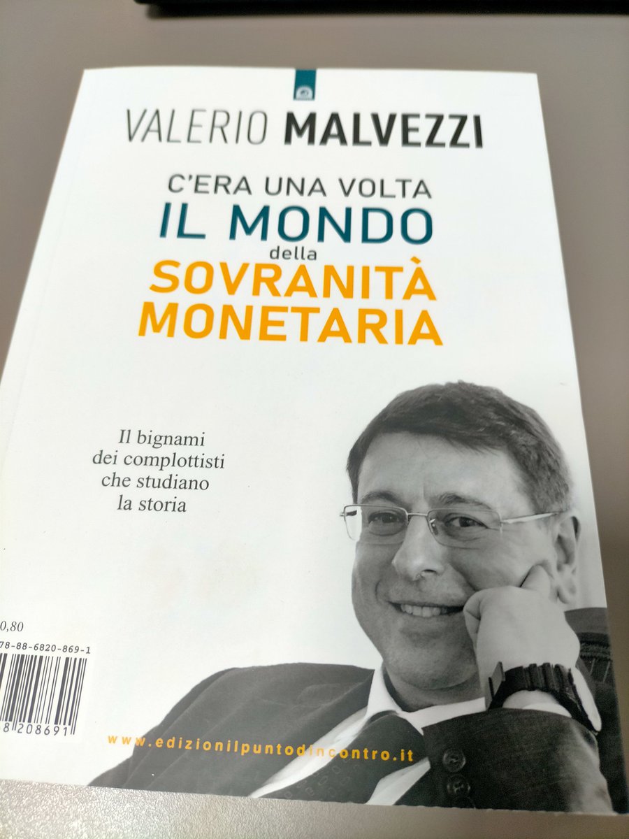 ElisaconlaL's tweet photo. La mia collega si è presa questo libro in edizione duble face di #Malvezzi.🤩🤩 Alla 1a pagina c'è scritto quello che ho detto ieri ad una collega20enne: in Italia c'è stato un tempo non lontano in cui se perdevi il lavoro ne trovavi un altro il giorno dopo. https://t.co/pGYMR7Ak52