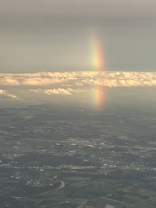 What we see in the air while it storms below https://t.co/K6dFwGd9Gl